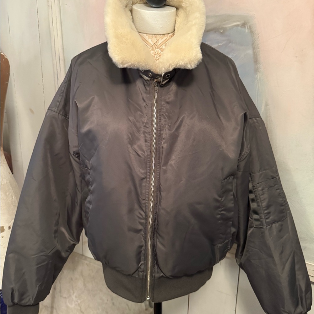 Lioness Gray Bomber Jacket with Cream Collar - Picture 11 of 15